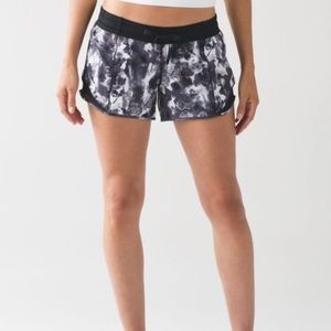 Lululemon Rare Dusty Rose Hotty-Hot short